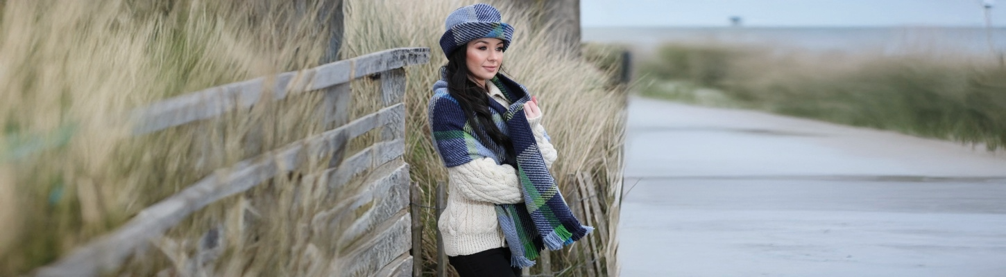 Knit scarf john branigan John branigan scarf greenxnavyxred