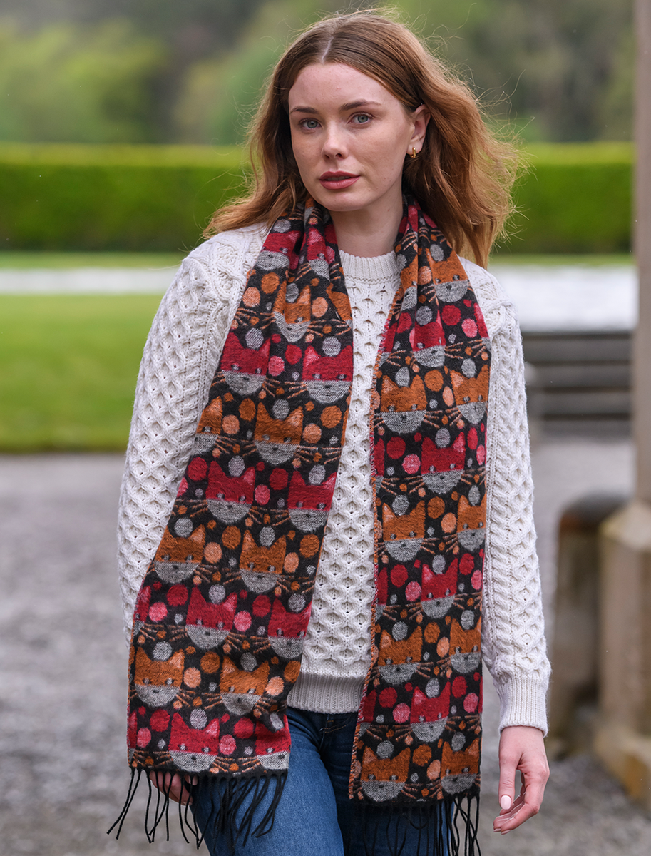 Soft Cat Motif Fringed Scarf - Berry