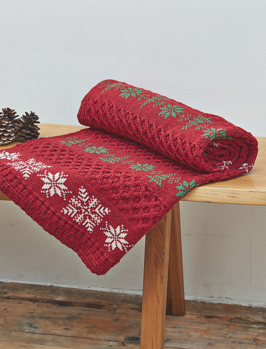 Aran Cable Christmas Throw - ChilliGreenWhite
