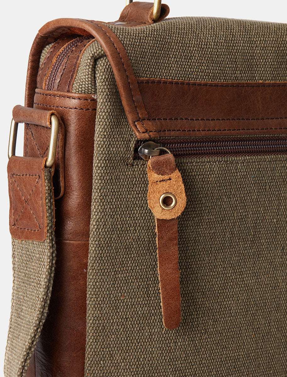 Traditional Tweed & Leather Bag with Handle