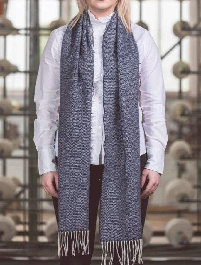 Lambswool Scarf - Navy &amp; Cream Herringbone 